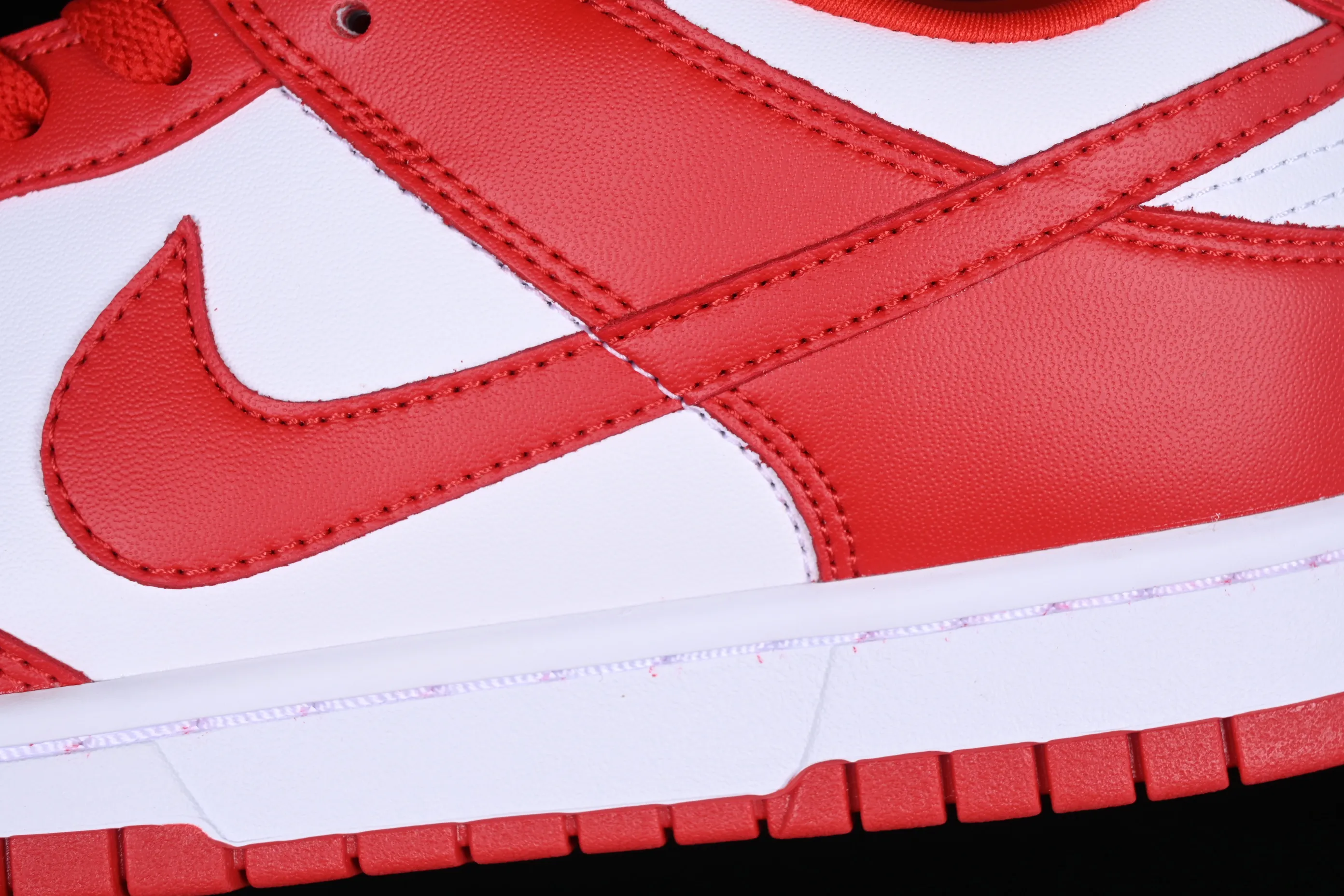 All Categories Nk SB Dunk Series Nk SB Dunk Low Low-top Sneakers Nk Dunk Low SB "University Red" White and Red Dunk Series First Layer Low-top Casual Sports Skateboard Shoes CU1727-100